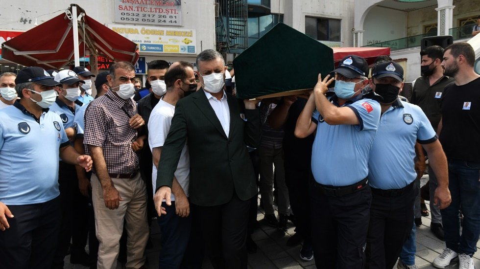 Sel kurbanı &Ouml;zdemir ailesi son yolculuğuna uğurlandı