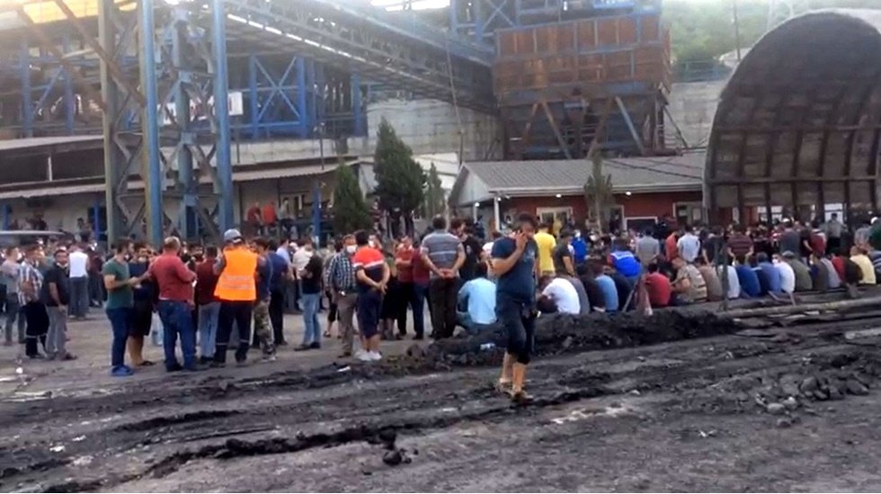 Soma&rsquo;da 1500 maden emek&ccedil;isi eylem başlattı