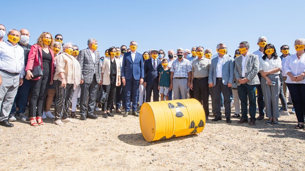 Tun&ccedil; Soyer&rsquo;den "Duran Adam" eylemine destek