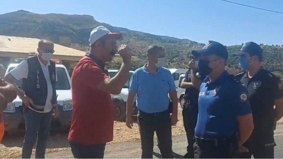 Tunceli'deki orman yangınına m&uuml;dahaleye polis engeli