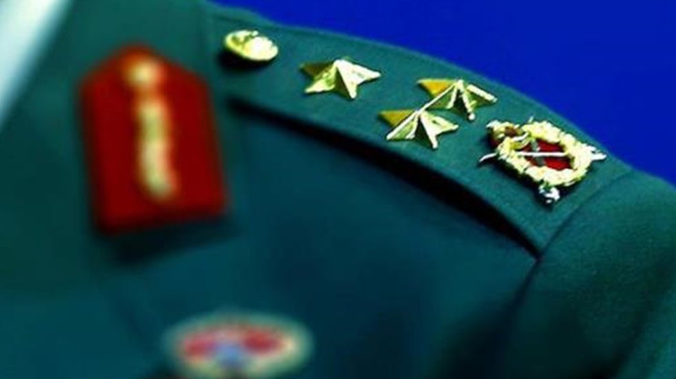 &Ouml;d&uuml;l gibi terfi; Biri general, diğeri yurt dışına m&uuml;şavir!