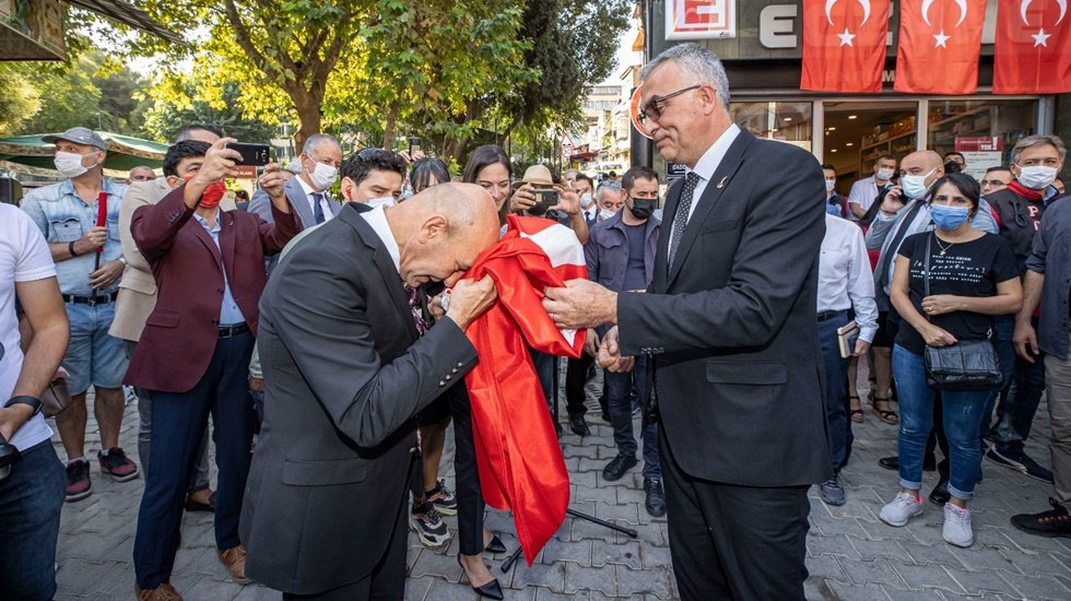 9 Eyl&uuml;l kutlamalarında İzmirliler tek y&uuml;rek oldu