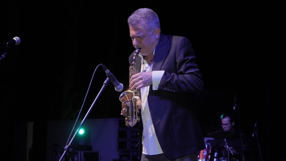 Ayvalık'ta k&ouml;rfez manzaralı, caz akşamları&hellip;