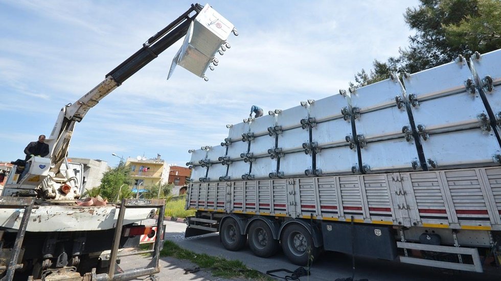 B&uuml;y&uuml;kşehir Belediyesi'nden il&ccedil;elere 5 bin 500 &ccedil;&ouml;p konteyneri