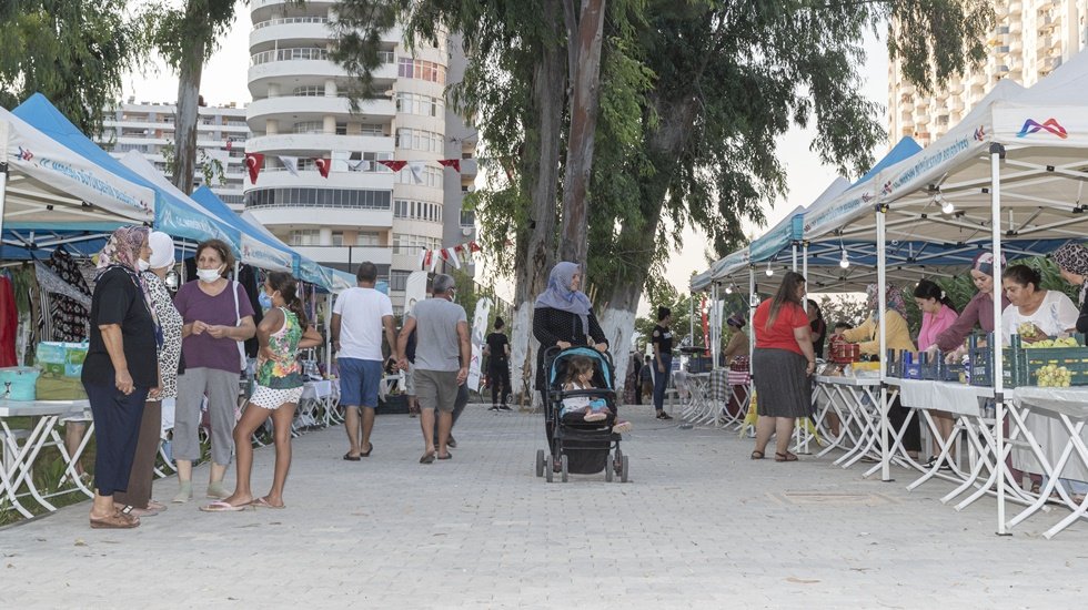 B&uuml;y&uuml;kşehir&rsquo;in &ldquo;&Uuml;retici Kadın Stantları&rdquo; 13 il&ccedil;eye yayılacak