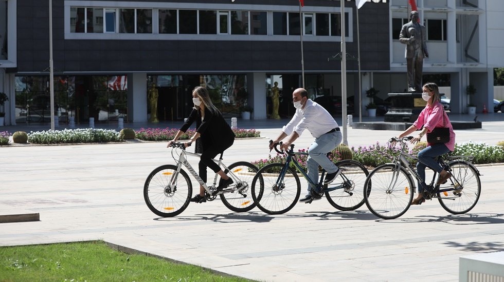 B&uuml;y&uuml;kşehir personeli işe bisikletle geldi&nbsp;