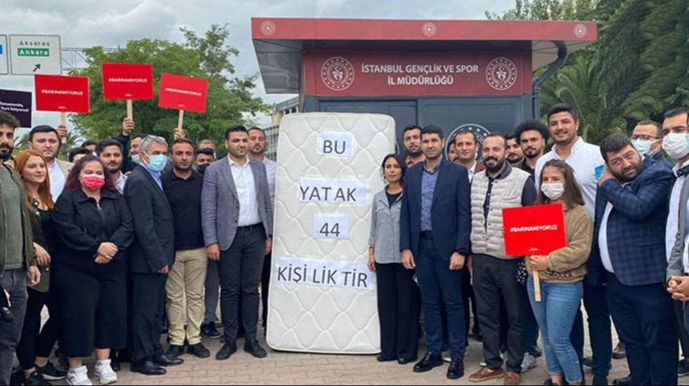CHP gen&ccedil;liğinden Yurt protestosu