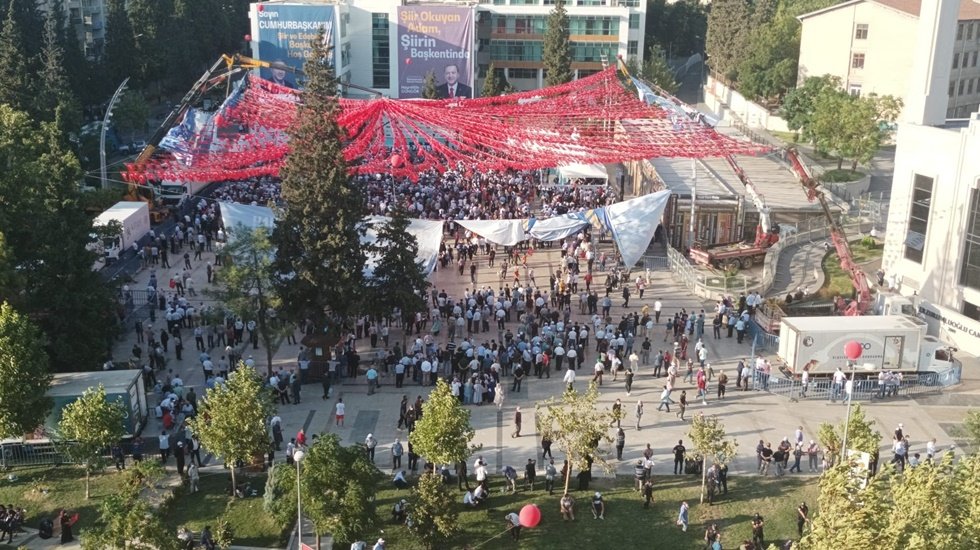 CHP'li Vekil, Erdoğan'ın mitinginin fotoğrafını paylaştı
