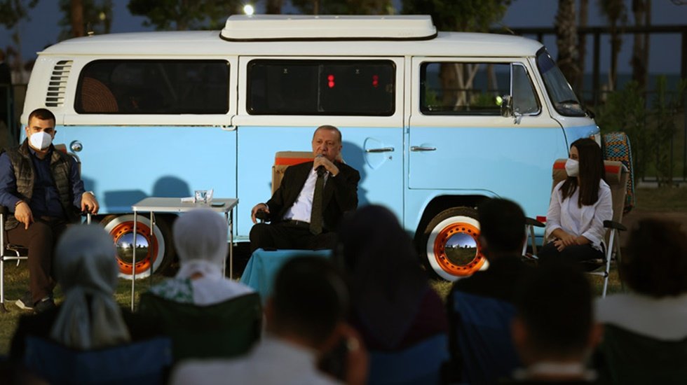 Son ankete g&ouml;re 'Z' kuşağı Erdoğan'ı &ccedil;ok &uuml;zecek&hellip;