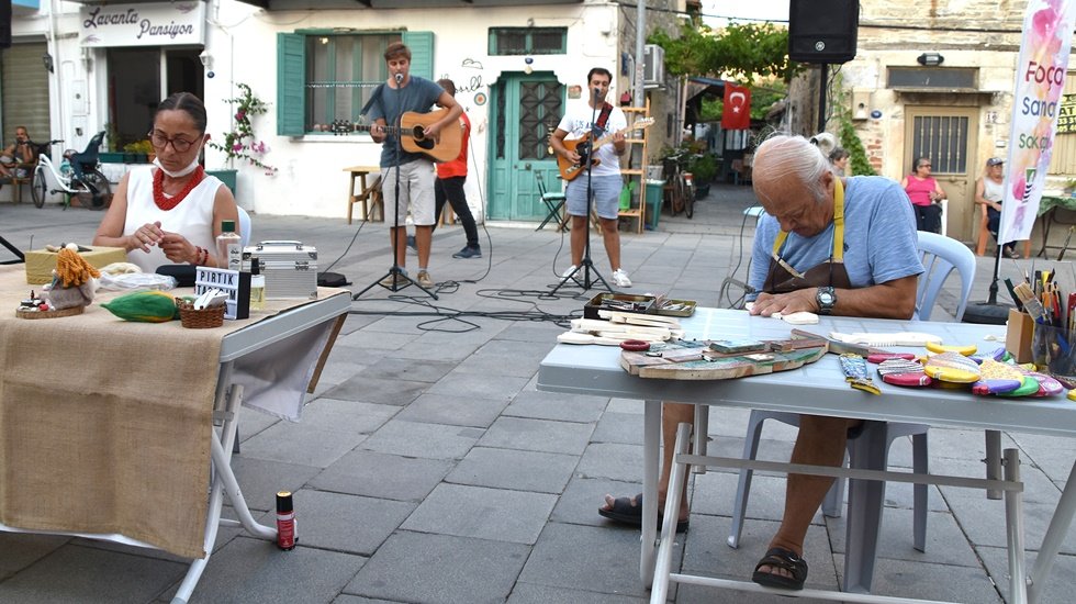 Fo&ccedil;a Sanat Sokağı rengarenk