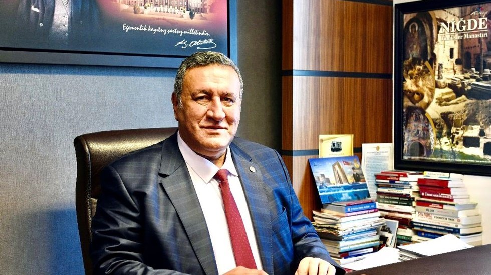 G&uuml;rer: "Vatandaş bankalara 10 ayda 282 milyar lira faiz &ouml;dedi"