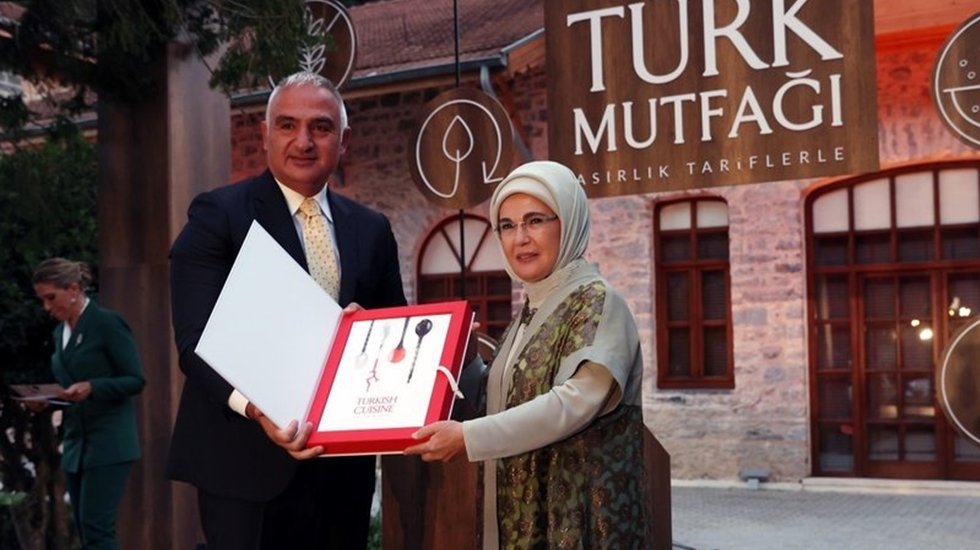 Emine Erdoğan'ın tarif kitabının maliyeti hakkında Bakanlıktan a&ccedil;ıklama