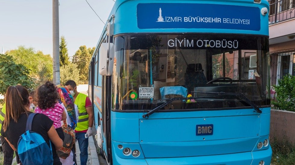 İzmir B&uuml;y&uuml;kşehir&rsquo;den 20 bin &ouml;ğrenciye destek