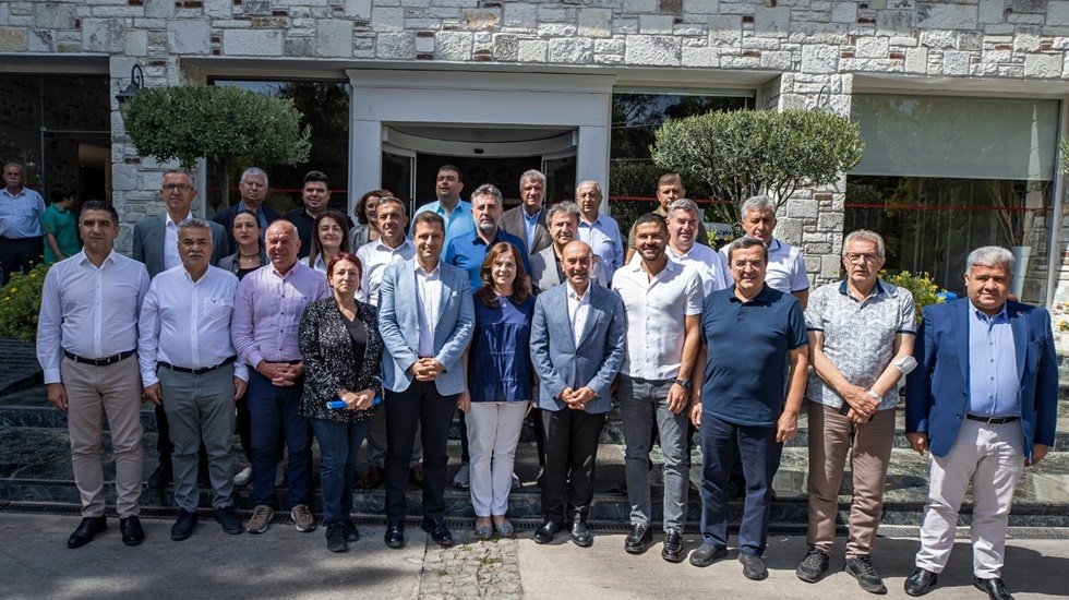 İzmir&rsquo;in CHP&rsquo;li il&ccedil;e belediye başkanları Fo&ccedil;a&rsquo;da toplandı