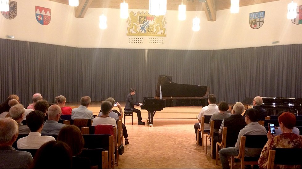 İzmirli&nbsp;gen&ccedil; piyanist&nbsp;Nurbeyler&rsquo;den&nbsp;&nbsp;uluslararası&nbsp;başarı