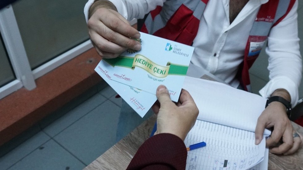 İzmit Belediyesinden &ouml;ğrencilere kırtasiye &ccedil;eki desteği