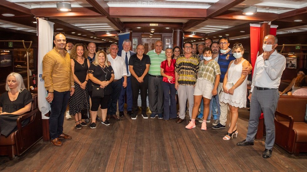 İZSİAD 'Şiir Hatları Vapuru'nda, İzmirliler şiirle buluştu