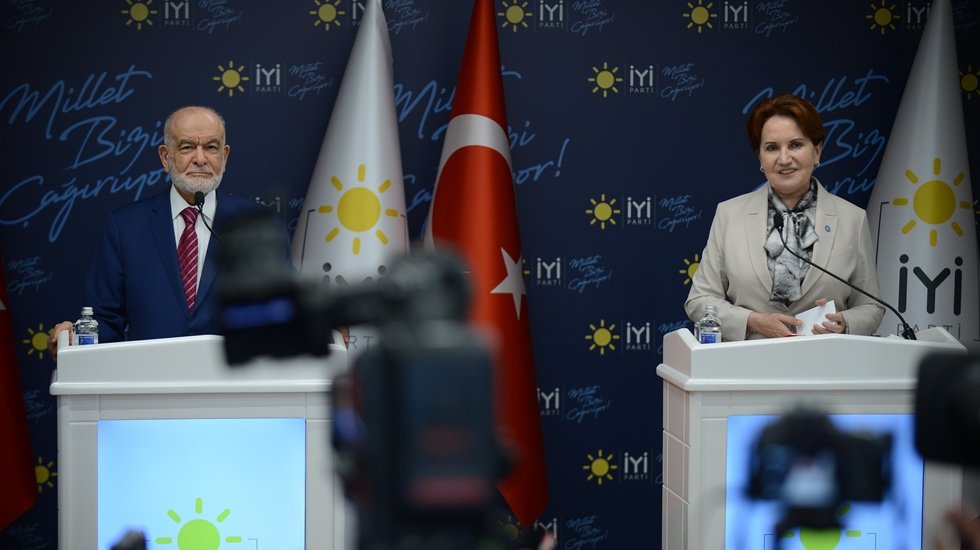 Karamollaoğlu ile g&ouml;r&uuml;şen Akşener'den, &lsquo;başbakan&rsquo; s&ouml;zleri hakkında yeni a&ccedil;ıklama