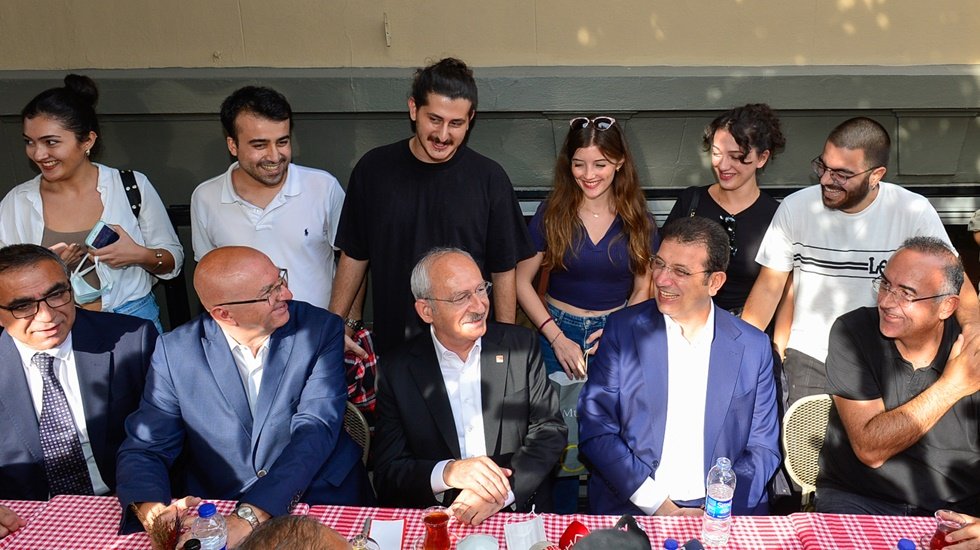 Kılı&ccedil;daroğlu: "O kitap hala k&uuml;t&uuml;phanemde durur&rdquo;