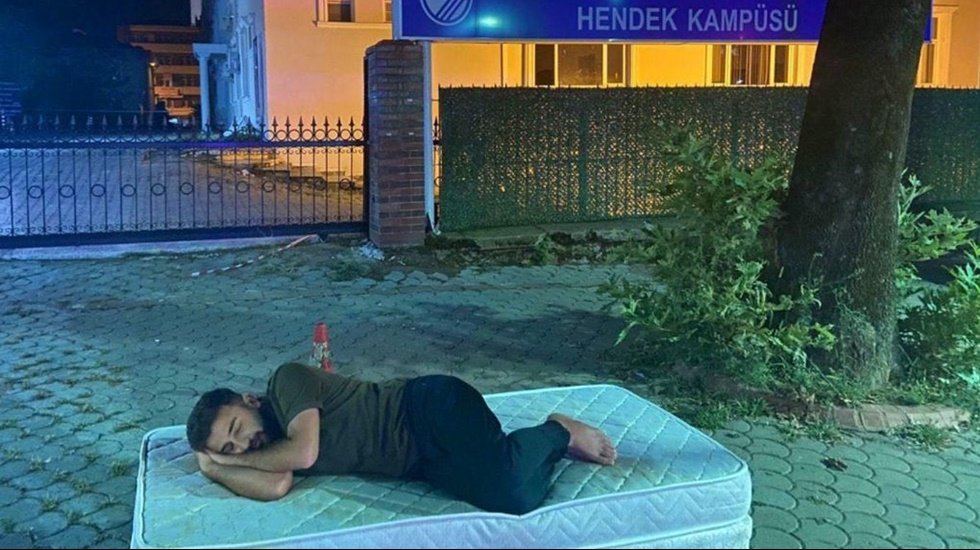 S&uuml;mer: &ldquo;AKP İktidarı kendi gen&ccedil;liğini sokakta bırakmıştır&rdquo;