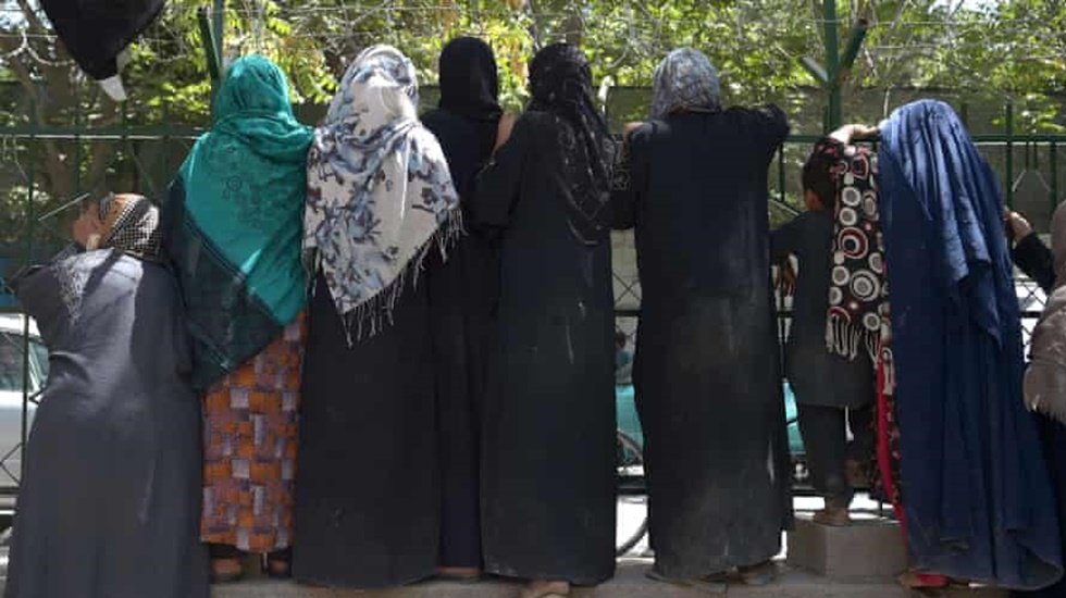 Taliban, talibanlığını gösterdi ve kadınlar evde hapis!