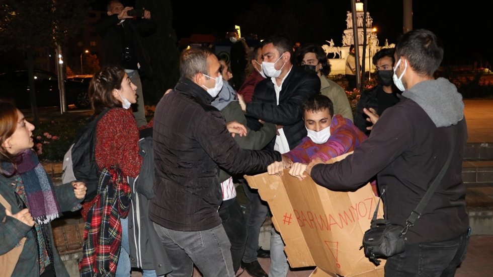 Tanal&rsquo;dan Şentop&rsquo;a &ccedil;ağrı: &ldquo;Meclis&rsquo;in boş lojmanları yurtuz &ouml;ğrencilere tahsis edilsin&rdquo;