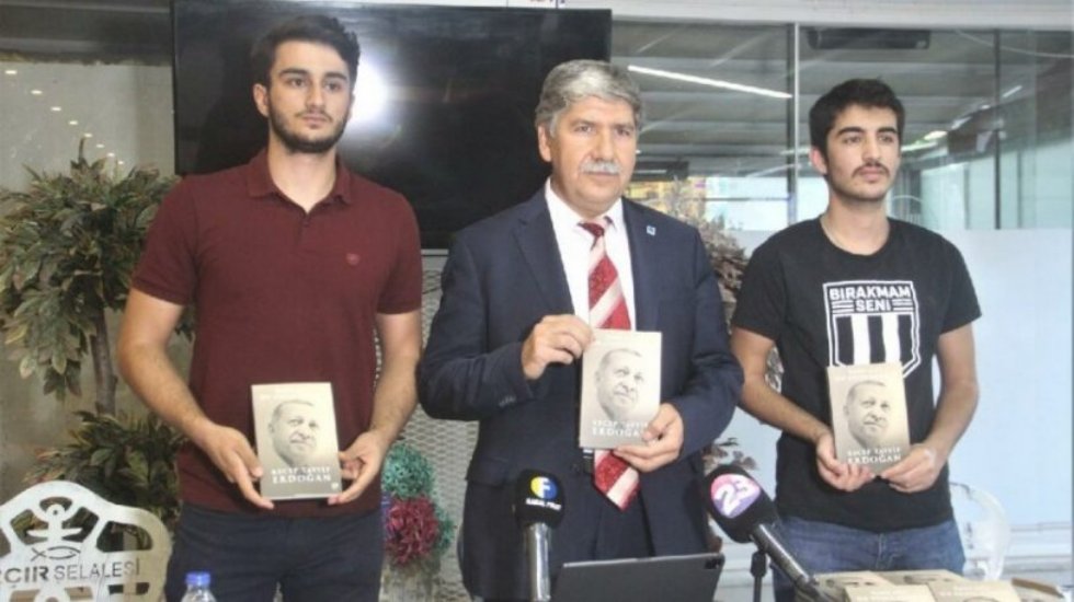 TEİAŞ B&ouml;lge M&uuml;d&uuml;r&uuml; Erdoğan'ın kitabından 2023 adet &uuml;cretsiz dağıttı