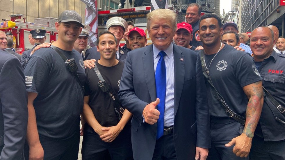 Trump’tan 11 Eylül’ün dönümünde polis ve itfaiyeye sürpriz ziyaret