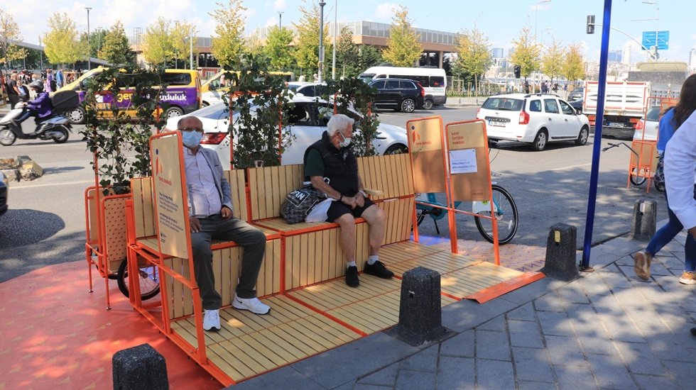 Yayalara ve bisikletlilere özel durak!