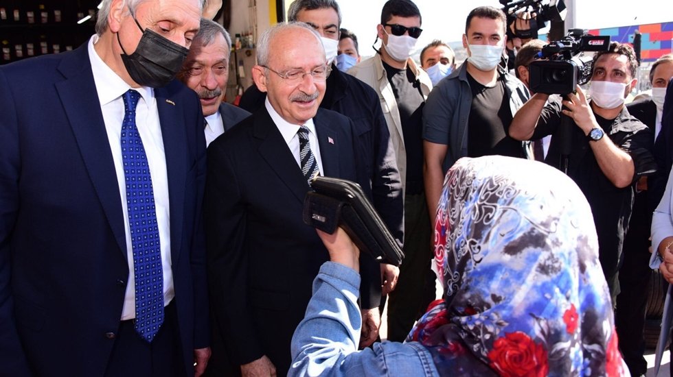 Yurttaş Kılı&ccedil;daroğlu'nu g&ouml;r&uuml;nce dert yandı: 'Sarayda oturmasını biliyor'