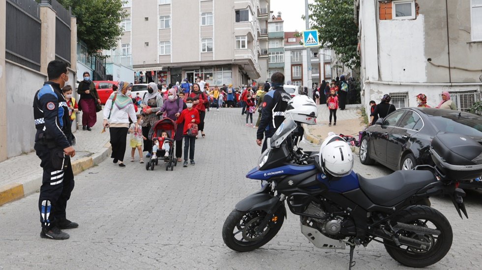 Milletvekili Sındır: &ldquo;Okullar başıboş bırakılamaz&rdquo;