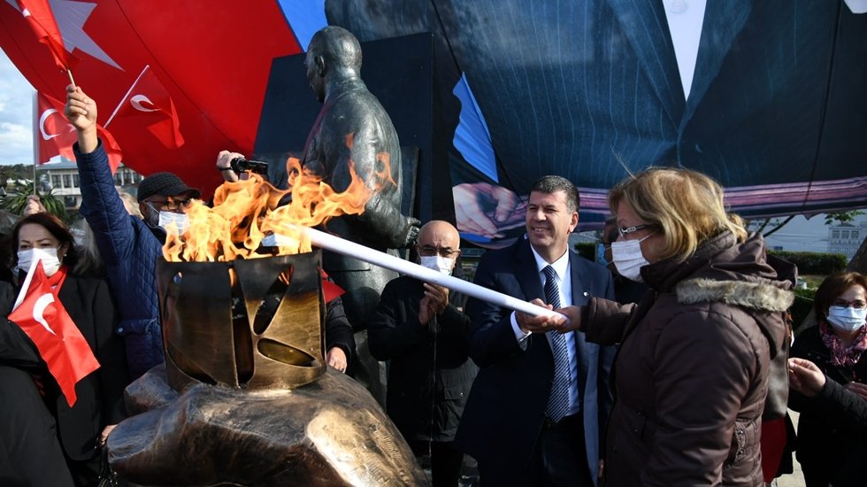 29 Ekim Cumhuriyet meşalesi yakıldı