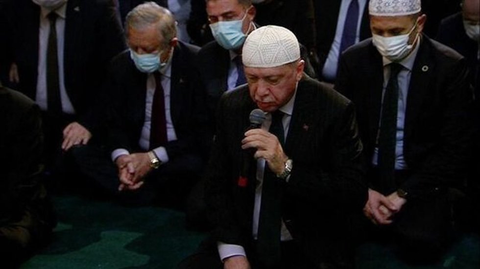 AKP&rsquo;nin &ldquo;laikliği&rdquo; nerede başlar, nerede biter?