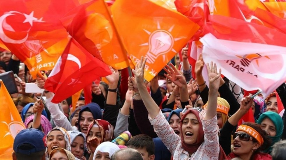 AKP'de se&ccedil;im hazırlıkları başladı