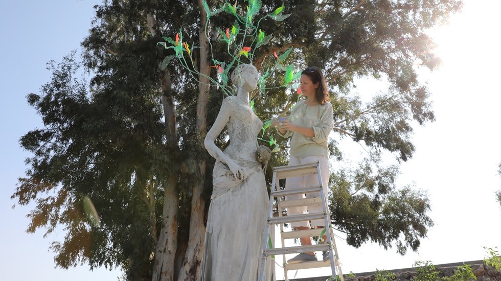 Atık malzeme festivalin simgesi &lsquo;Ven&uuml;s Heykeli&rsquo;ne d&ouml;n&uuml;şt&uuml;
