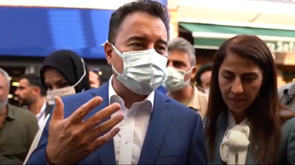 Babacan: &lsquo;Kira yardımı yapacaklarına kredi verip faizle bor&ccedil;landırdılar&rsquo;