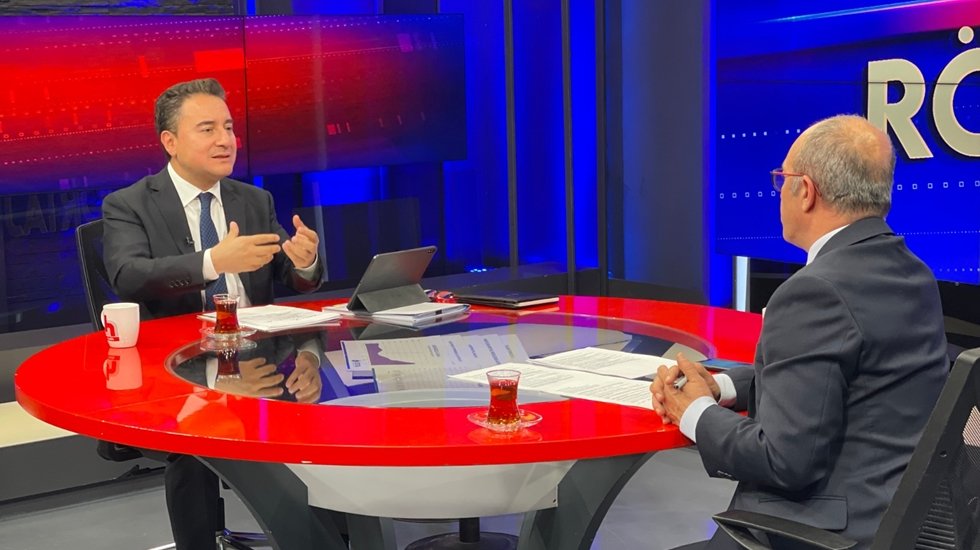 Babacan: &lsquo;G&uuml;&ccedil; elimize ge&ccedil;mişken başkanlık sisteminin yetkilerini kullanalım&rsquo; demek olmaz&rsquo;