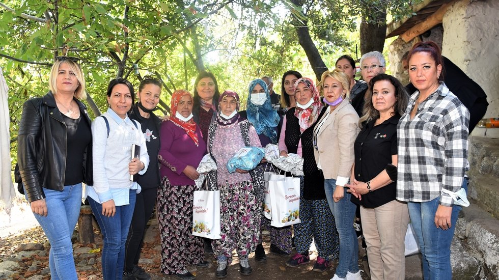 Bornova&rsquo;da kadın &ccedil;ift&ccedil;iler unutulmadı