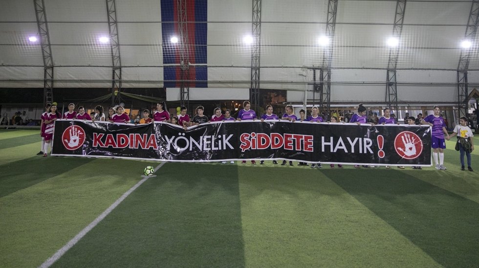 Büyükşehir’in kadın çalışanları takım kurup, top koşturdu