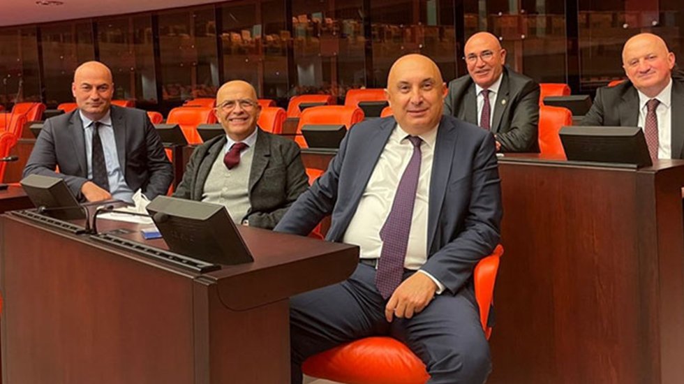 CHP 'keller' hareketi: "Tarak ve şampuana hayır"