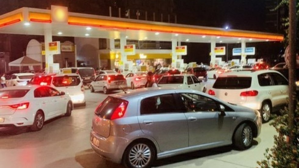 Bir kez daha akaryakıt istasyonlarında zam kuyruğu