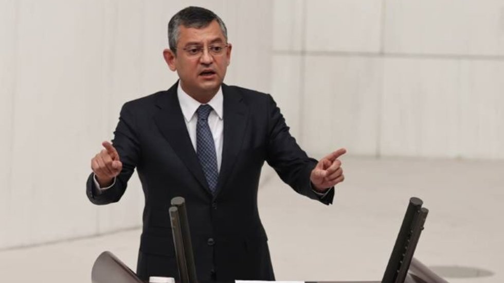 &Ouml;zg&uuml;r &Ouml;zel, Grup Başkanlığı g&ouml;revini fiili olarak y&uuml;r&uuml;tmeyecek