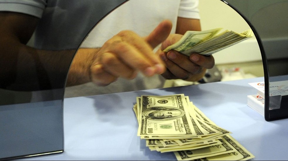 Ekonomistler dolar i&ccedil;in kritik tarihi a&ccedil;ıkladı