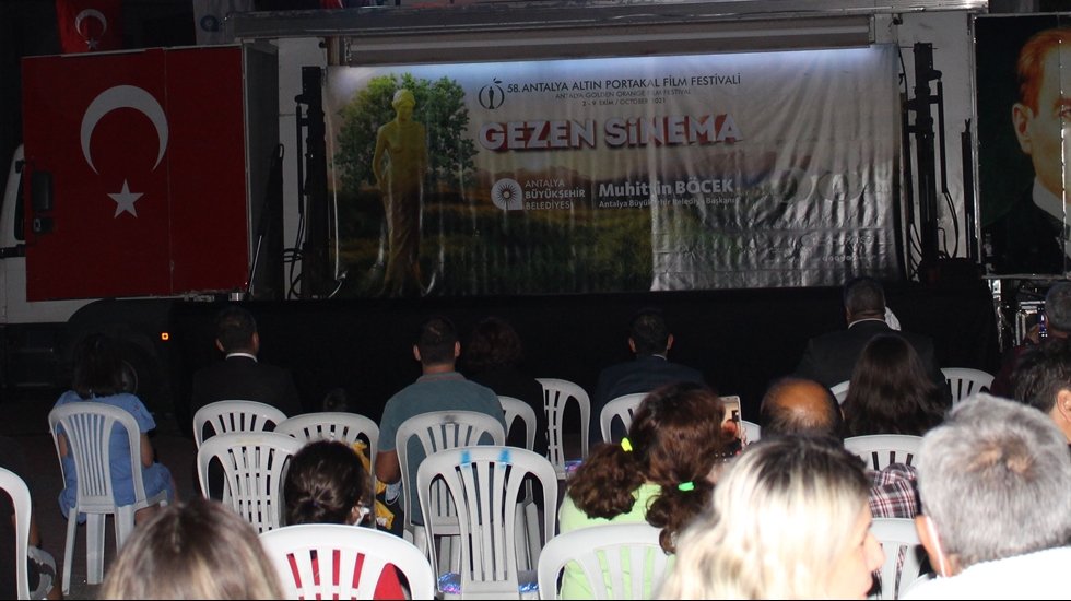 &ldquo;Gezen sinema&rdquo; gezmeye devam ediyor...