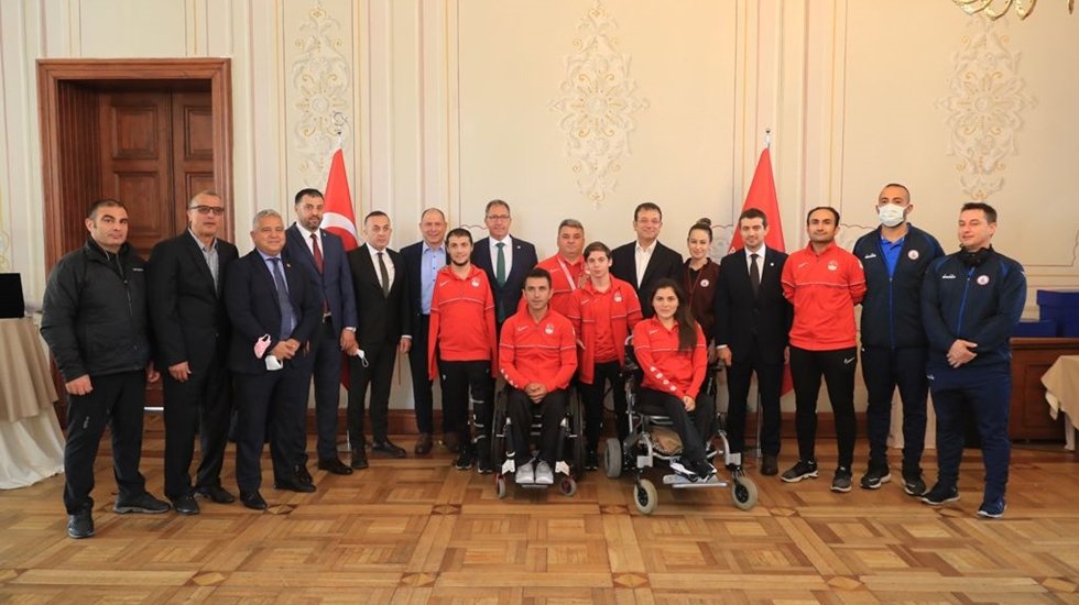 İmamoğlu &ldquo;İnşallah İstanbul'da, &ccedil;ok &ouml;zel bir spor d&ouml;nemini, hep birlikte yaşatırız&rdquo;