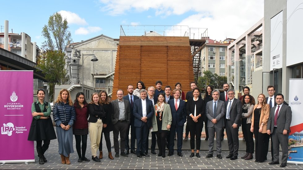 İstanbul ve Paris tecrübelerini paylaştı