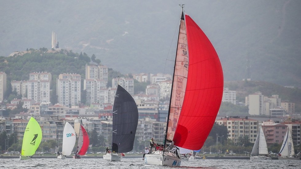 İzmir Arkas Körfez Yarışı’nın ilk gün sonuçları belli oldu.