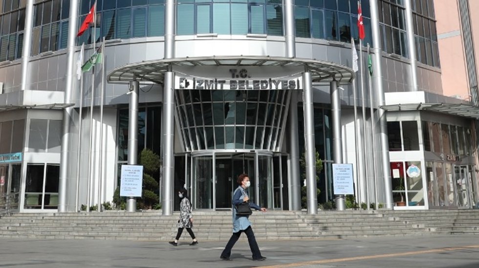 İzmit Belediyesi &ccedil;alışanlarına y&uuml;zde 22 zam yaptı