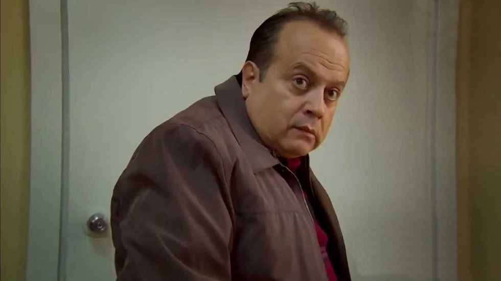 Kalp krizi ge&ccedil;iren Kemal Kuru&ccedil;ay &ldquo;Senaryosu elinde yaşamını yitirdi&rdquo;