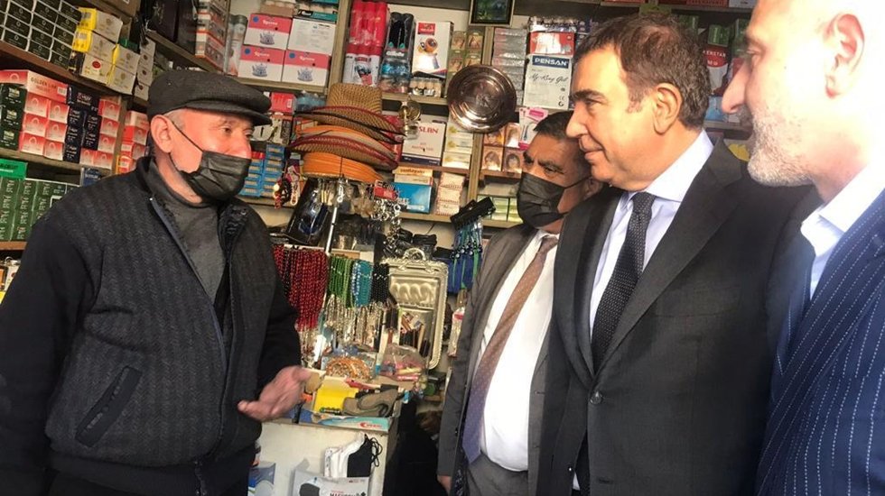 Karslı esnaf Toprak&rsquo;a dert yandı: &ldquo;Perişanız vallahi. Akşam yat zam, sabah kalk zam&rdquo;